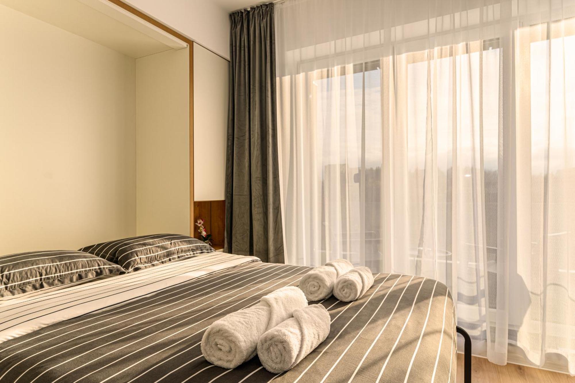 Luxury Landing Apartments Complex Qualis Braşov Exteriör bild